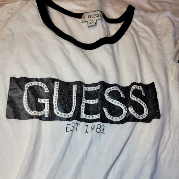 3 for $28 Guess T-Shirts - Picture 4 of 8